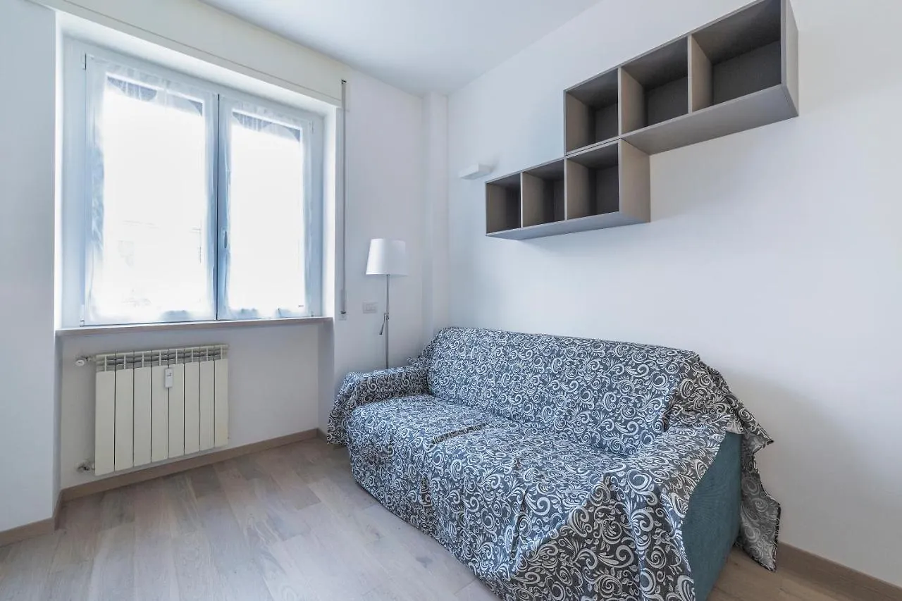 Milano Cosy Apt With Balcony!