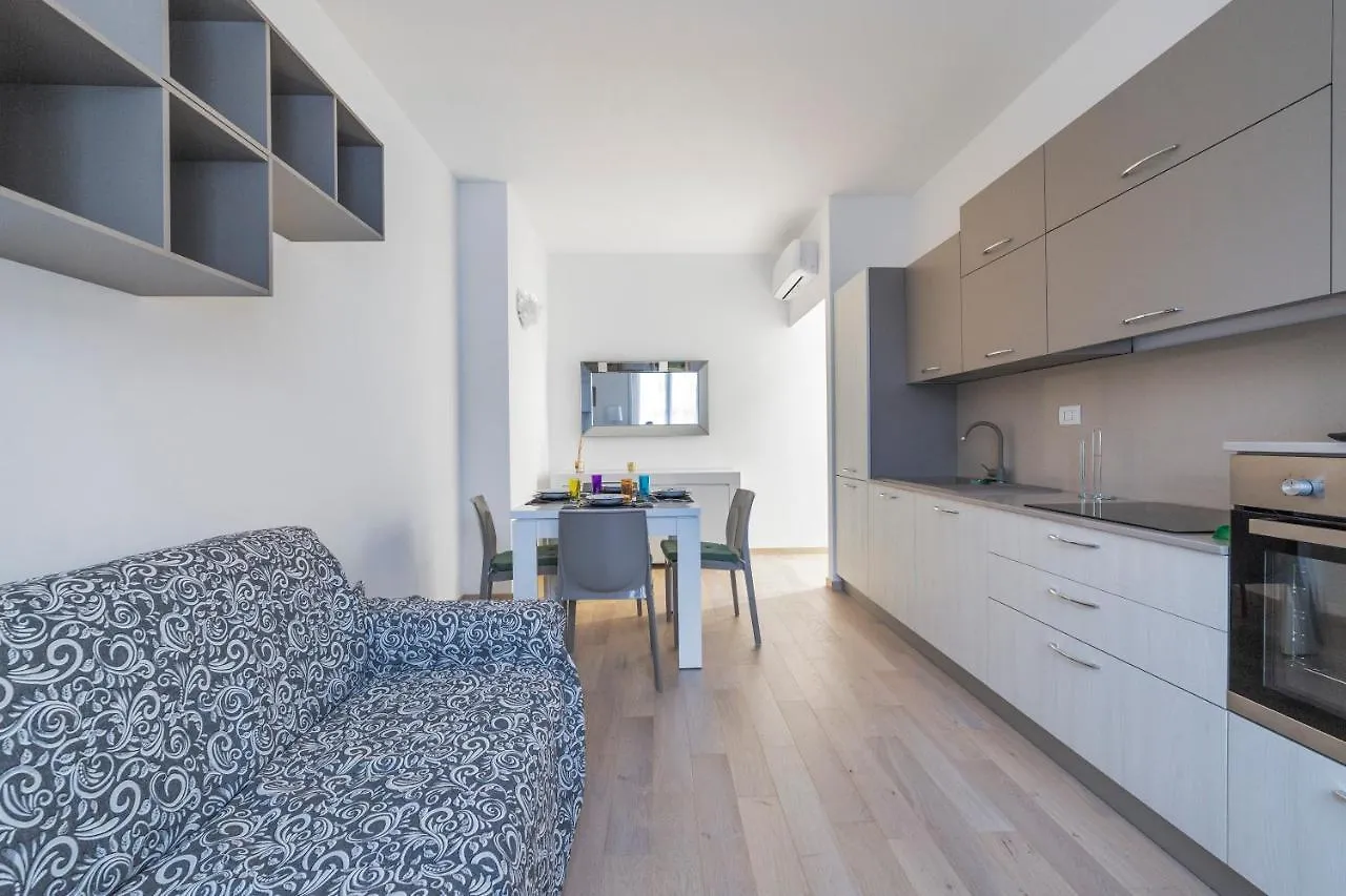Milano Cosy Apt With Balcony! 0*,